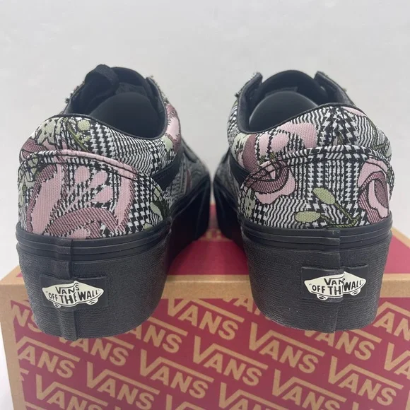 Vans WMNS Old Skool Stackform Platform Sneakers
Tapestry Floral Blck
VN0009PZBM8 - Picture 13 of 16